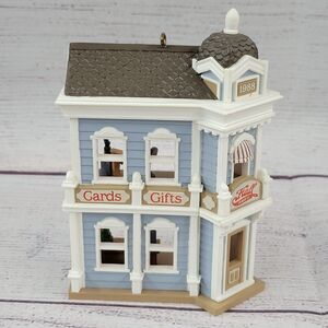 Vintage 1988 hallmark Hall Bro's card shop Christmas ornament w/box (no hook)